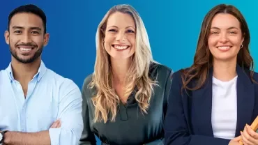 Drei Personen in Businesskleidung